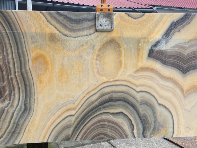 Onyx Mango