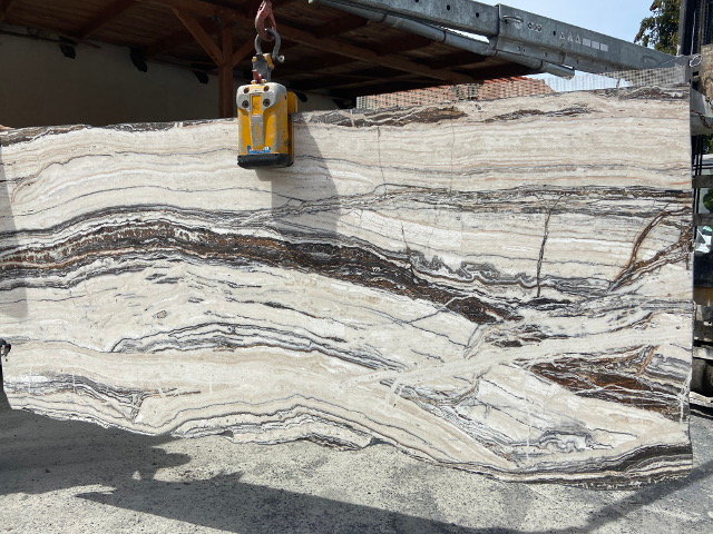 Traveronyx White